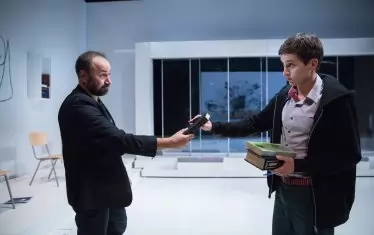  „Момчето от последния чин“ от  Хуан Майорга  предупреждава, че без „разказване” светът рискува да загуби първичната си ефектност.