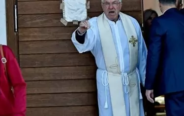 Живана Кусак Живкович току що е изгонена от храма