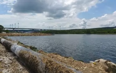 Част от старата тръба е вече извадена.