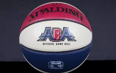 Легендарната синьо-червено-бяла топка на АБА, която така и не се налага.