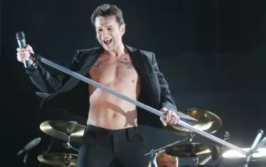 Две различни лайв стрийм партита с музика на "Депеш мод" очакват довечера феновете на групата.