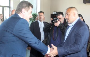 Валентин Златев и Бойко Борисов през 2011 г. Тогава започнаха първите проблеми на рафинерията с лицензите и агенция "Митници".