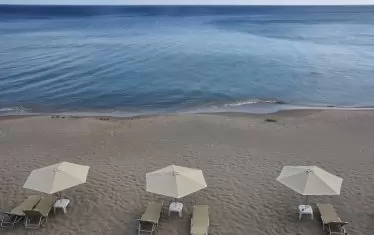 На море в Гърция ще се ходи само със здравен сертификат