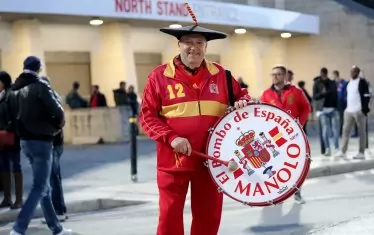 Прочутият Маноло продава тъпана си заради кризата