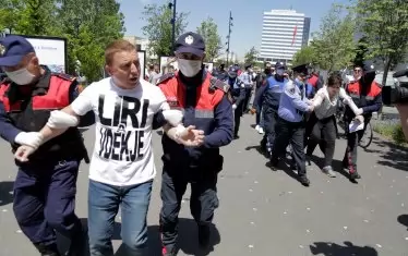 Полицията в албанската столица Тирана разпръсна протест срещу премиера Еди Рама на основанието, че недоволните нарушават противоепидемичните мерки.