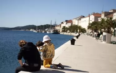  Променадата на Мали Лошин е все още празна