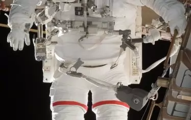 Старият EMU - с него летяха и на Apollo 11. 