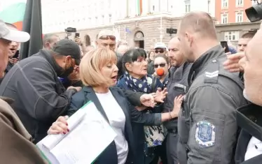 Никак не е сигурно, че напористата иначе Мая Манолова ще бъде депутат след нови избори.