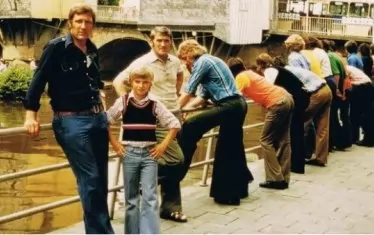 Малкият Юрген с баща си Норберт (вляво), сниман от съотборника му в детския тим на "Глатен" Инго Рат.