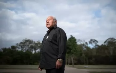 70-годишният Мано, близо до дома си в Бризбейн, разказва пред "Гардиън" за някогашното изпитание.