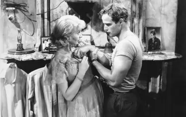Марлон Брандо и Вивиан Лий във филма на Елия Казан.