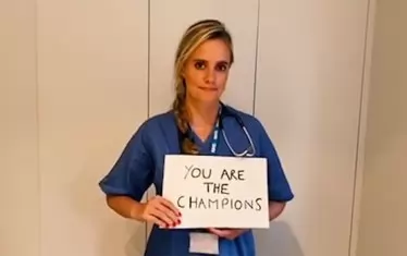 "Куийн" почетоха медиците с You Are the Champions