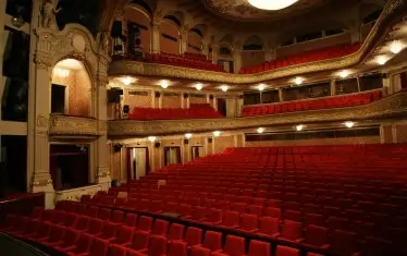 Народният театър ще остане пуст поне до 15 ноември.