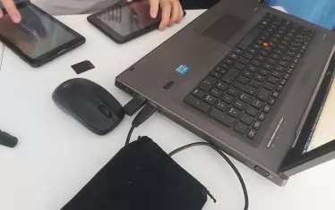 Освен наличието на лаптоп, за обучението от разстояние също толкова важна е и надеждната и бърза връзка с интернет