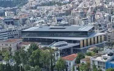  Поглед от Акропола към Новия музей на Акропола. 