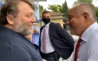 Охраната е с маски, но Борисов и болничният шеф Красимир Петров - не.