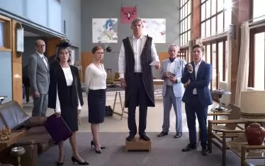 "Босият император" на Джесика Удуърт и Петер Бросенс е продължение на комедията "Белгийският крал", създадена от същия тандем.