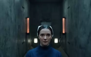  В ролята на Галадриел е уелската актриса Морфид Кларк. 