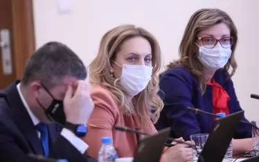  Министрите се появиха масово с маски на днешното правителствено заседание.