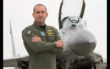  Румен Радев е изначално зло, което има и един плюс - може да лети.