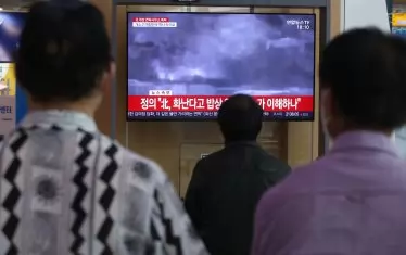 Пхенян взриви център за връзка със Сеул
