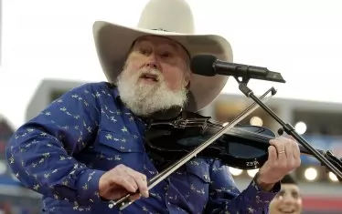 Почина Чарли Даниълс, който надсвири Дявола 