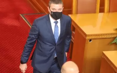  Появи се финансовият министър в оставка Владислав Горанов.