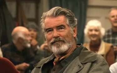  Пиърс Броснан играе бащата на героя на Уил Ферел. 