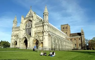 Сейнт Олбанската катедрала е една от най-старите във Великобритания.