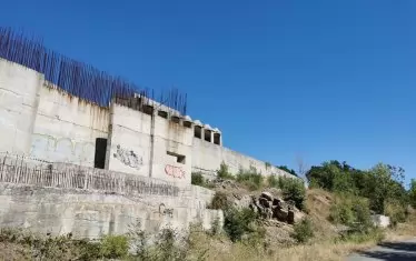 Опасната бетонова конструкция на Аркутино