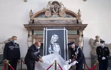  Церемонията по предаване на рисунката от "Батаклан" в "Палацо Фарнезе" в Рим.