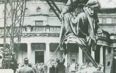 Демонтажът на монумента на кралица Виктория в Дъблин е продължил 8 седмици.