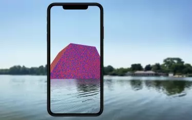 Приложение за смартфон позволя да поставим Лондонската мастаба отново в езерото Серпентайн. 
