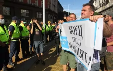 Вярвам на "боеца" Георги в едно - всеки, който има партия, има и партиен интерес.  