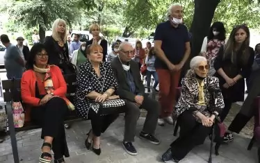 Именити колеги и приятели на покойните актьори уважиха откриването.