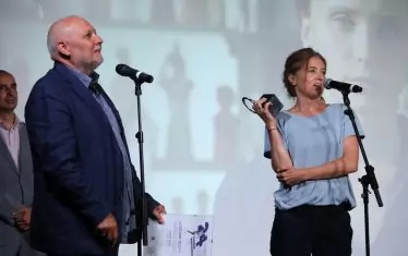 Носителите на Голямата награда - режисьорката на филма "Сестра" Светла Цоцоркова и нейният съсценарист и копродуцент проф. Светослав Овчаров.