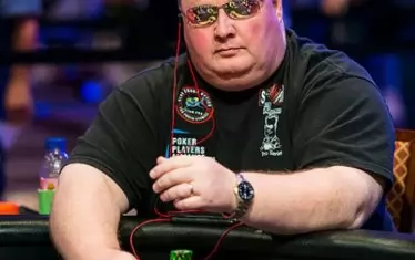 Изкопаемото Грег Реймър с гущеровите очила.