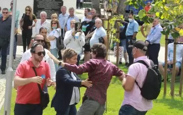 Делегати се разправят с Нестор Арсенов, който няколко пъти извика на Бойко Борисов цитати от неговите записани разговори.