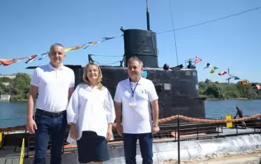 Семейство Калчеви с кмета на Варна Иван Портних.