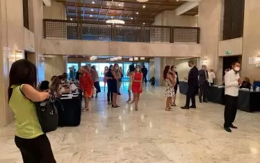  Прокурори се регистрират преди началото на съвещанието.