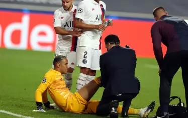 Ситуацията за "Пари Сен Жермен" се усложни в 79-ата мин., когато се наложи вратарят Кейлор Навас да бъде заменен принудително с резервата Серхио Рико.