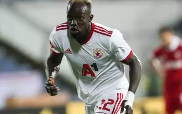 Али Соу току що е оформил крайния резултат в мача.