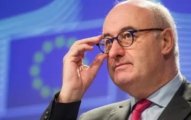 Еврокомисар подаде оставка заради нарушена карантина