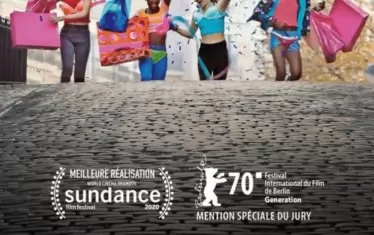 11-годишната Фатия Юсуф е в ролята на Ейми. 