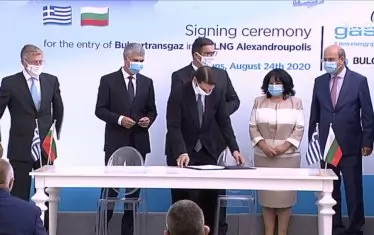  На подписването присъства и енергийният ни министър Теменужка Петкова.