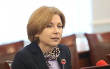 Социолог: Властта обърква и разколебава хората за ваксинацията