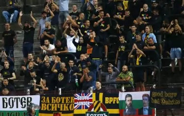  Сходна бе и картината при по-малобройните фенове на "Ботев" (Пд).