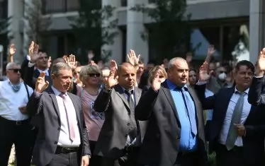  Прокурорите гласуваха подкрепа на Гешев. Само един се въздържа.