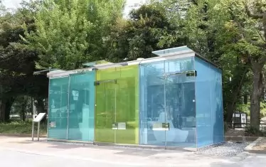 Кабинките на Шигеру Бан в парка Хару-но-отава…