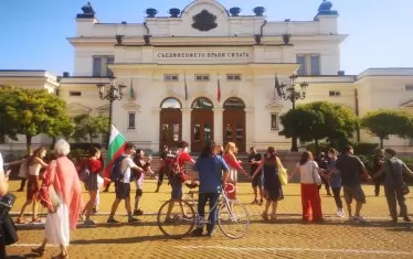 "Има такъв народ" поиска връщането в старата сграда на НС